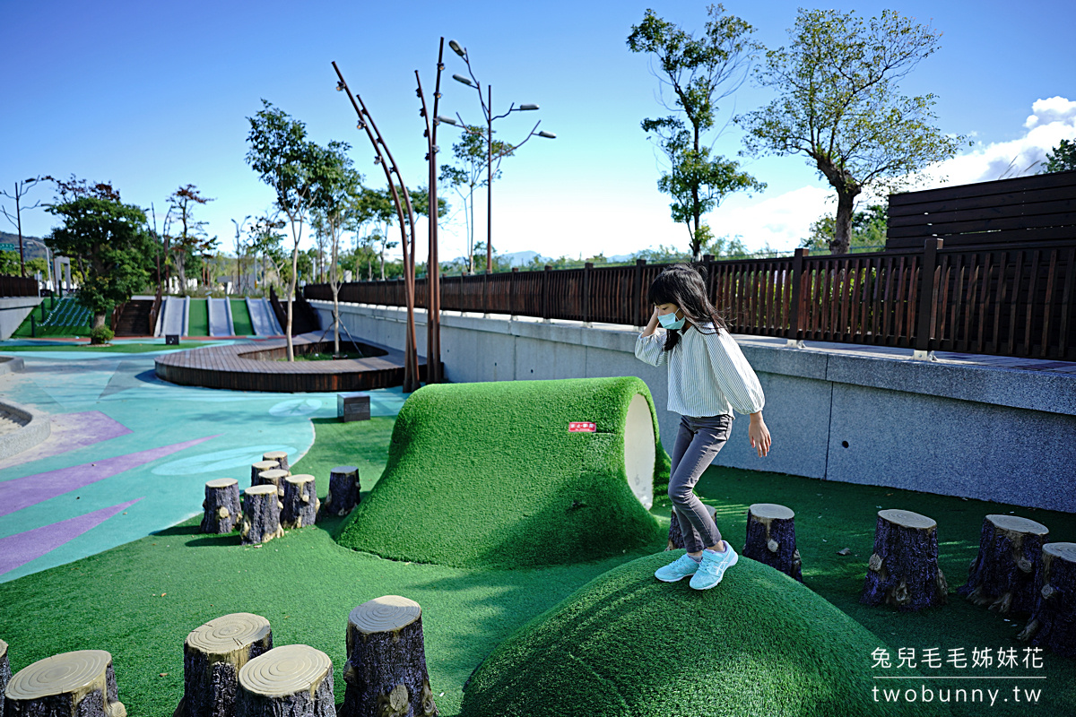 新竹親子景點》竹東台泥公園～超美山丘地景兒童遊戲場，攀爬網、溜滑梯、大沙坑好好玩｜竹東藝術花廊 @兔兒毛毛姊妹花