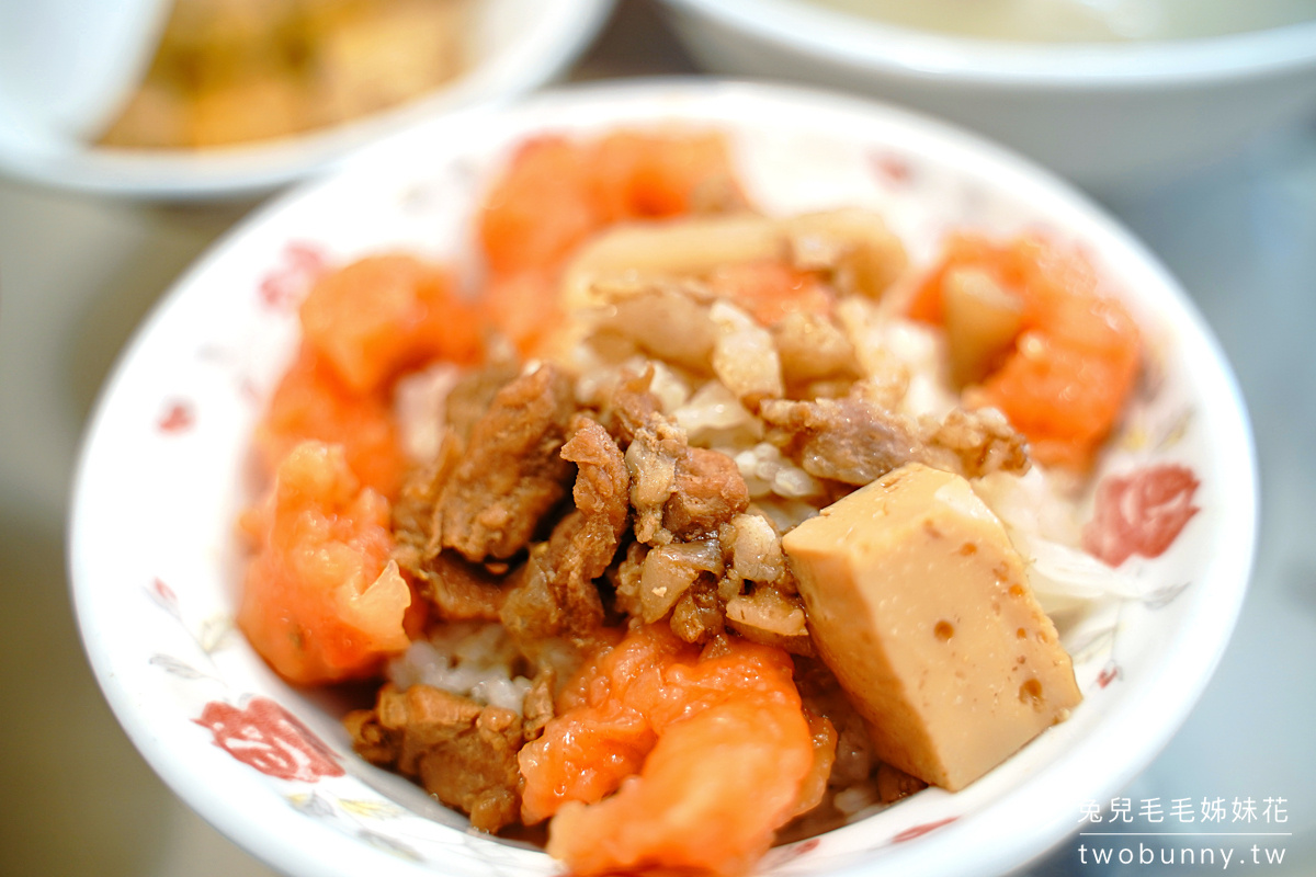 雲林美食【北港朝天宮】廟口小吃這五家必吃!! 煎盤粿、麵線糊、油飯、圓仔湯～通通銅板價 @兔兒毛毛姊妹花