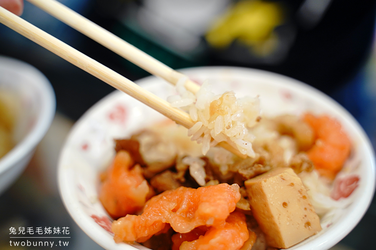 雲林美食【北港朝天宮】廟口小吃這五家必吃!! 煎盤粿、麵線糊、油飯、圓仔湯～通通銅板價 @兔兒毛毛姊妹花