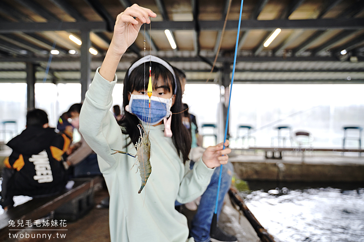 宜蘭頭城景點【蘭楊蟹莊】零經驗秒變釣蝦高手，乾淨無菸親子釣蝦場推薦，雨天能來 @兔兒毛毛姊妹花