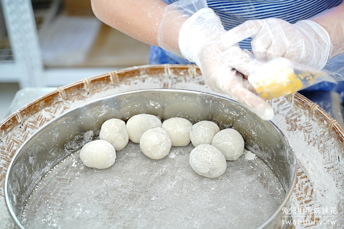 花蓮美食【曾傳麻糬】手工現作，一顆只要10元，比曾記麻糬更好吃的80年麻糬老店 @兔兒毛毛姊妹花