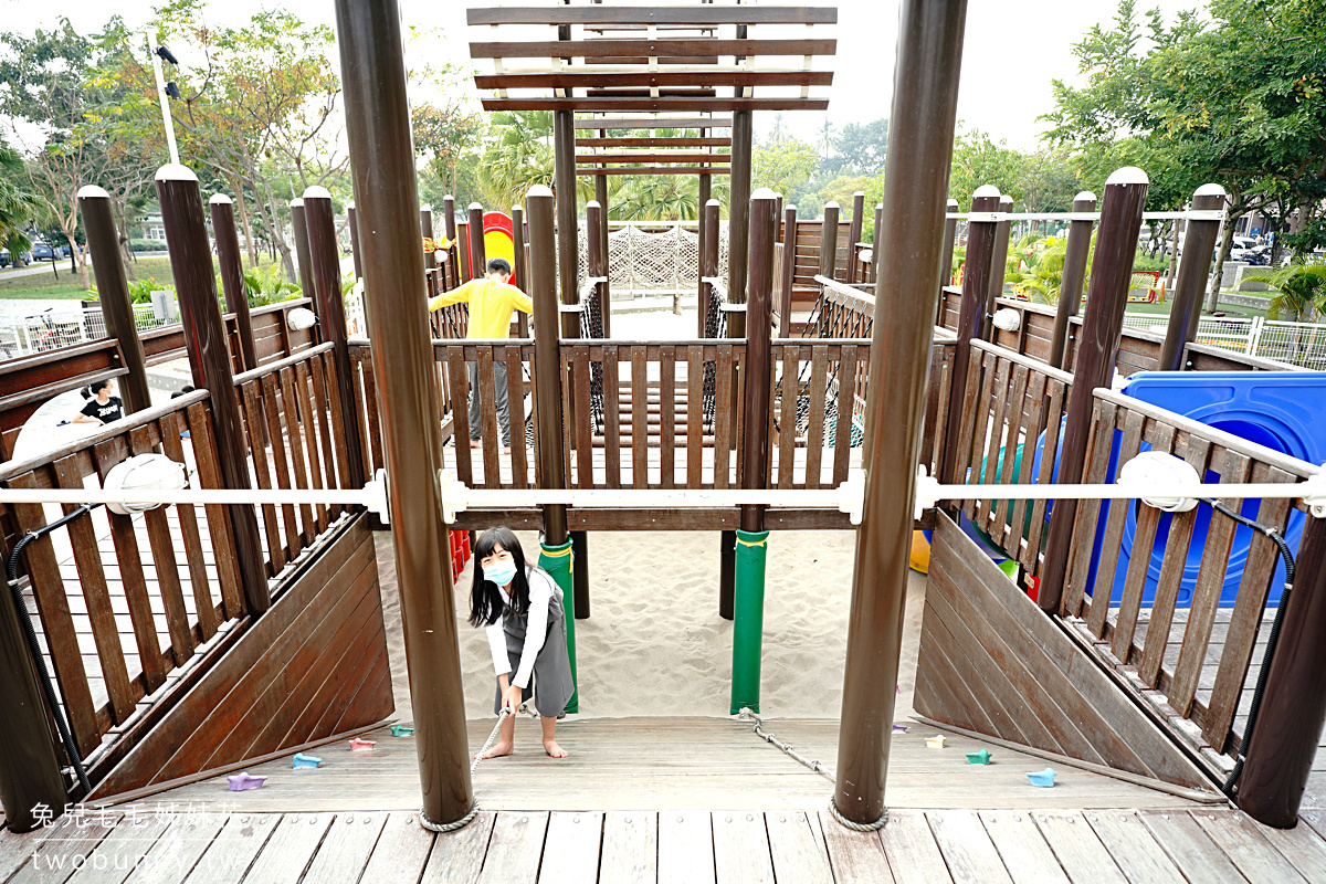 屏東景點【永大公園】大沙坑上的巨型海盜船兒童遊戲場，設施多元又好玩 @兔兒毛毛姊妹花