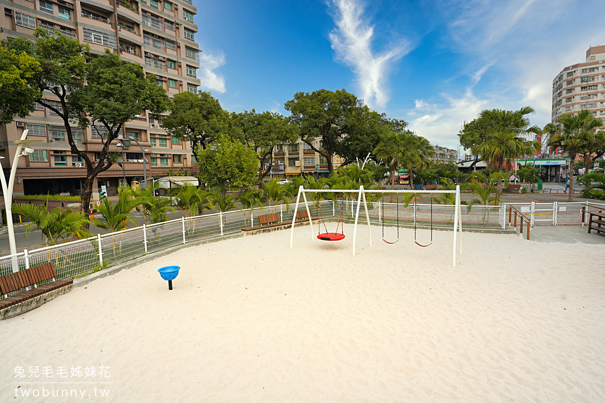 屏東景點【永大公園】大沙坑上的巨型海盜船兒童遊戲場，設施多元又好玩 @兔兒毛毛姊妹花