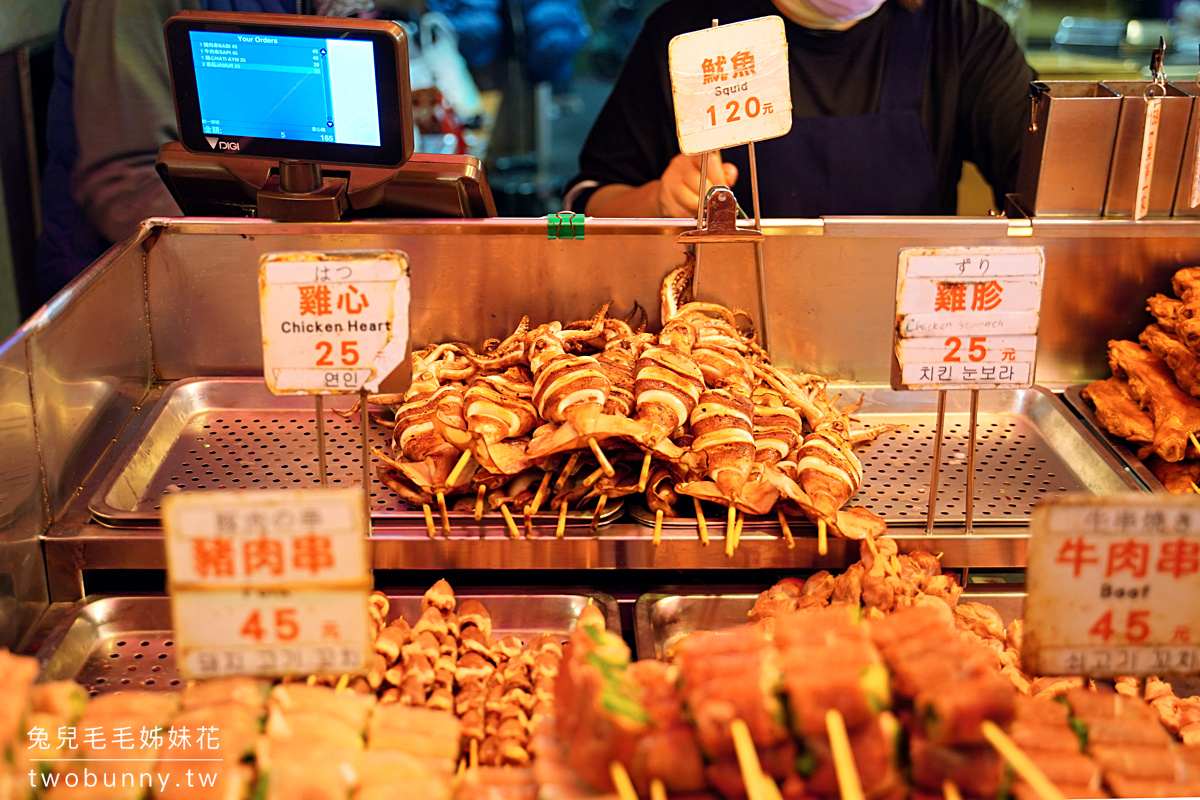 花蓮美食》第一家烤肉串～東大門夜市必買人氣烤肉串，總是要等超過一小時都還是搶著買 @兔兒毛毛姊妹花