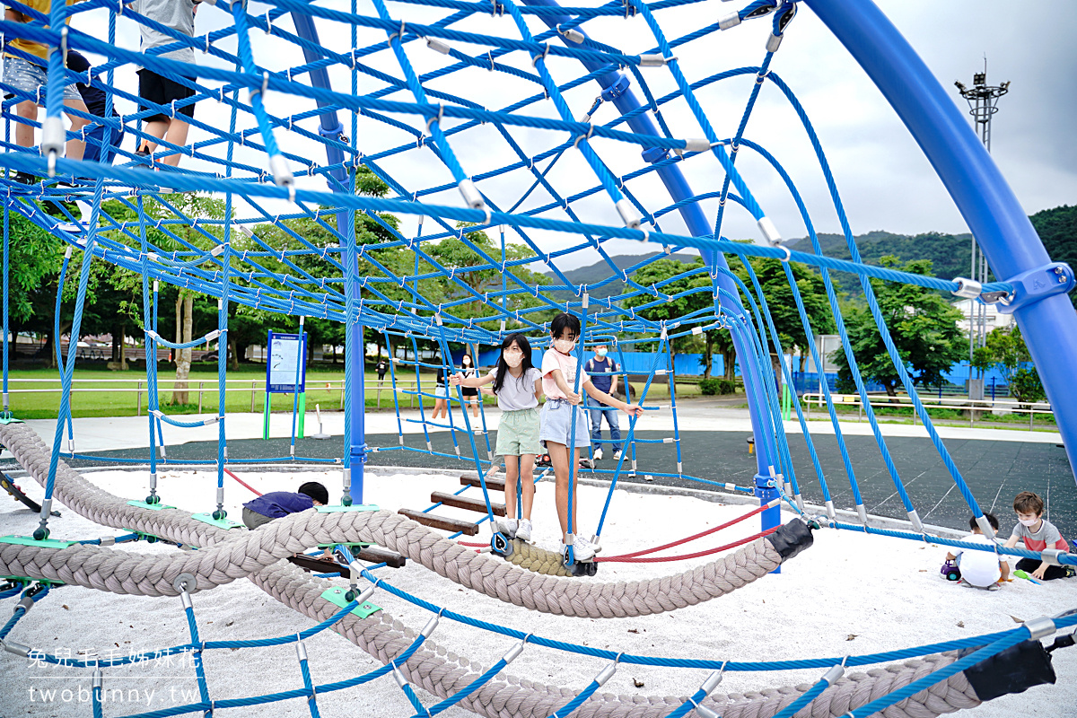 宜蘭特色公園【頭城運動公園】第二親子遊戲場新開放!! 4公頃超大公園、超威攀爬設施～ @兔兒毛毛姊妹花