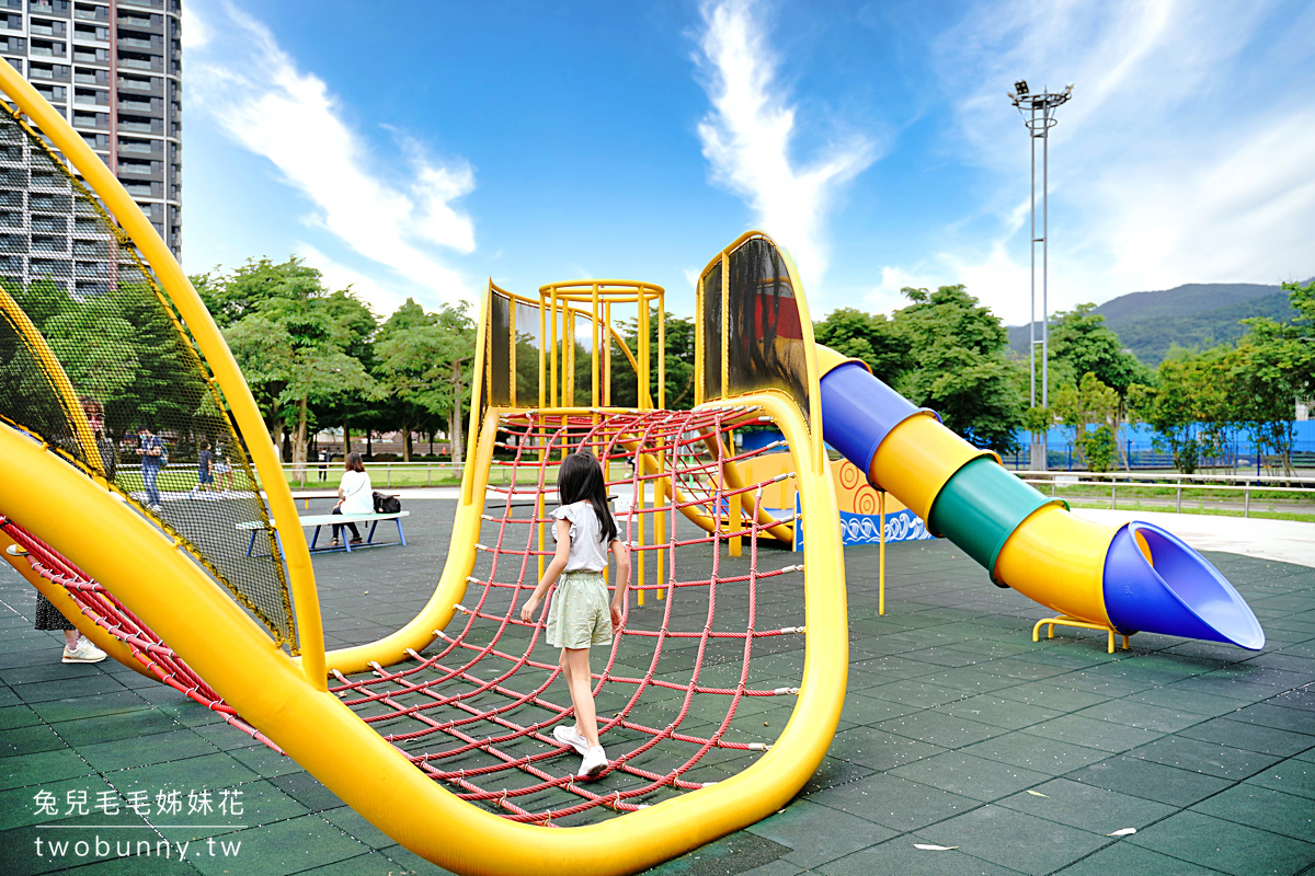 宜蘭特色公園【頭城運動公園】第二親子遊戲場新開放!! 4公頃超大公園、超威攀爬設施～ @兔兒毛毛姊妹花