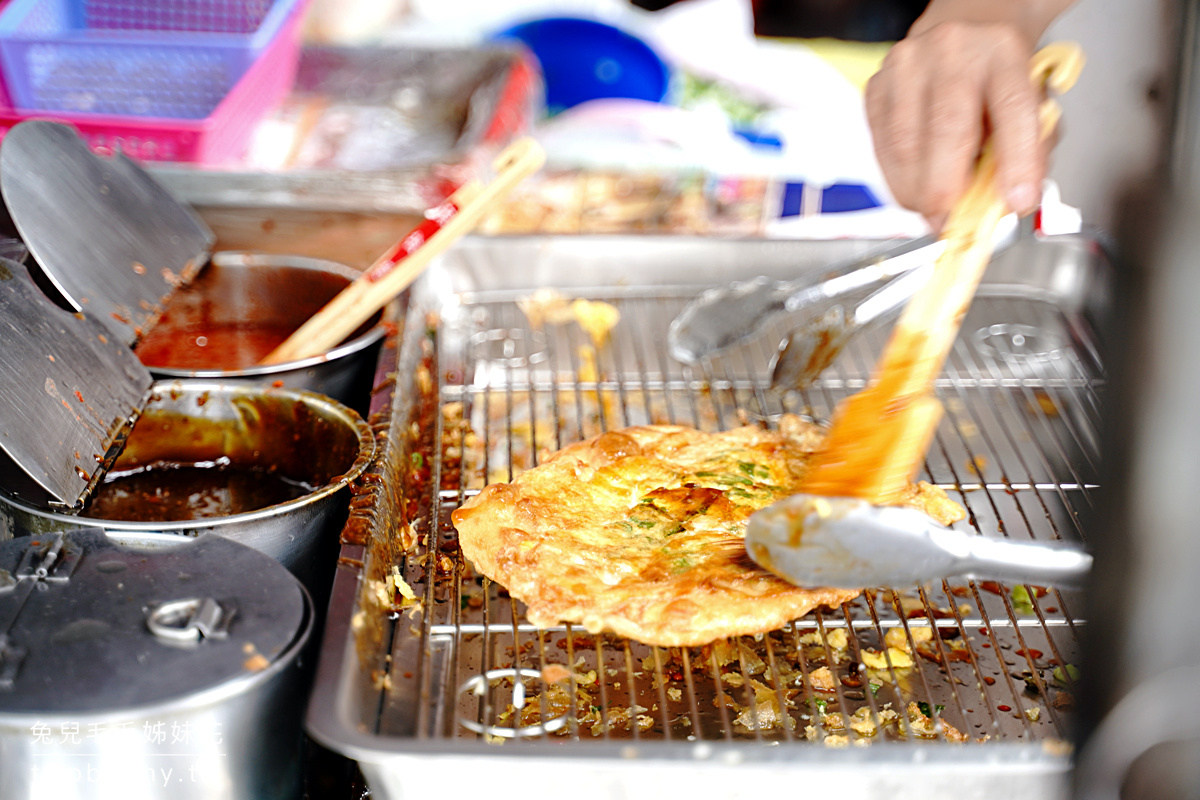 礁溪美食》礁溪頂好蔥油餅～湯圍溝公園旁總是大排長龍的炸蛋蔥油餅 @兔兒毛毛姊妹花