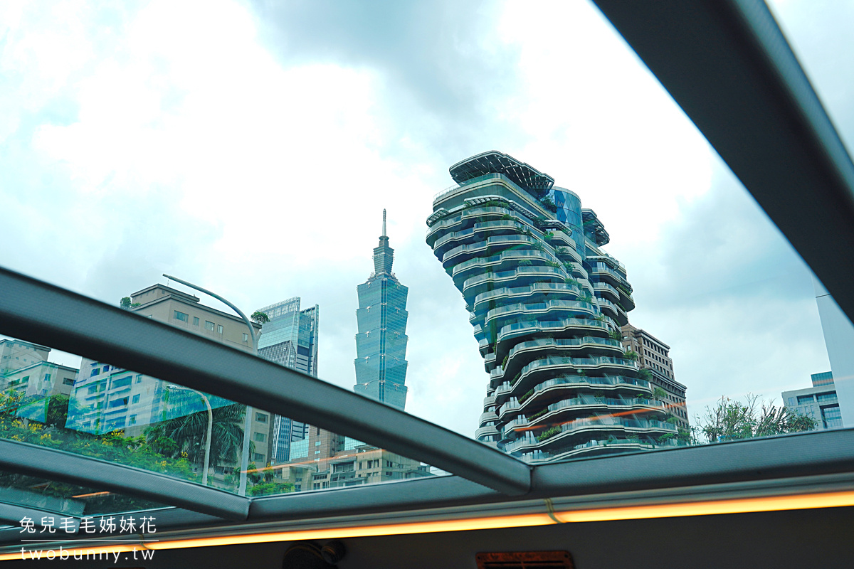 台北雙層餐車》全台唯一美食觀光巴士～全景玻璃天窗雙層巴士邊看台北 101 邊享用米其林大餐 @兔兒毛毛姊妹花