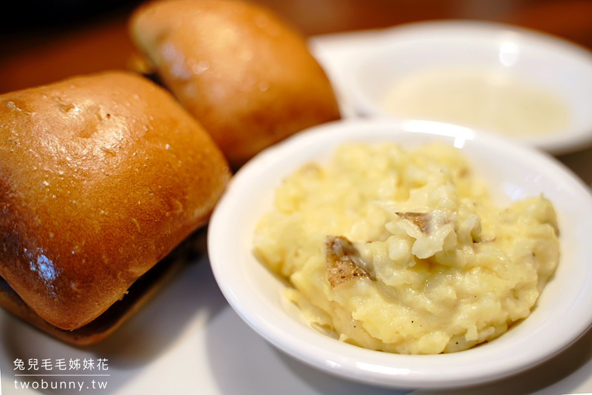 南京復興美食》Texas Roadhouse 德州鮮切牛排民生店～鮮切冷藏熟成肋眼牛排、無限供應世界最好吃餐包 @兔兒毛毛姊妹花