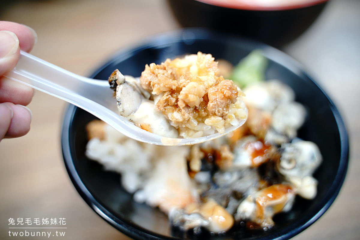 澎湖美食》原味漁村小吃~非用餐時間也坐滿滿!! 必吃小管麵線、鮮蚵滷肉飯 @兔兒毛毛姊妹花