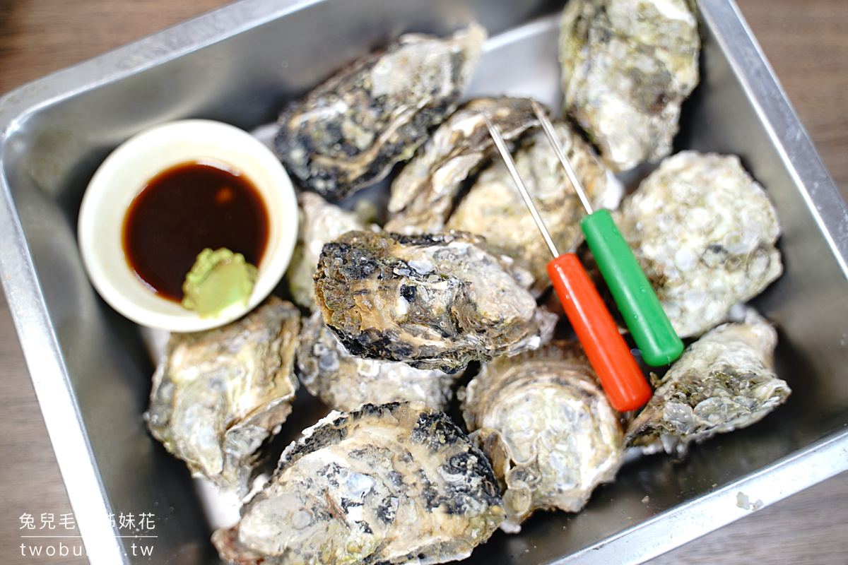 澎湖美食》原味漁村小吃~非用餐時間也坐滿滿!! 必吃小管麵線、鮮蚵滷肉飯 @兔兒毛毛姊妹花