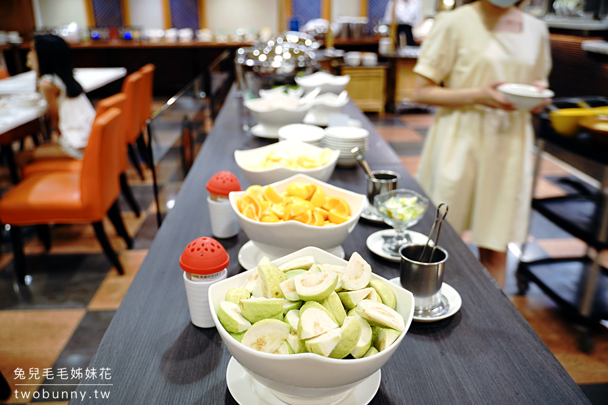 台東住宿【康橋大飯店台東館】請你吃零食、免費宵夜、澎湃早餐，親民房價就能一泊三食 @兔兒毛毛姊妹花