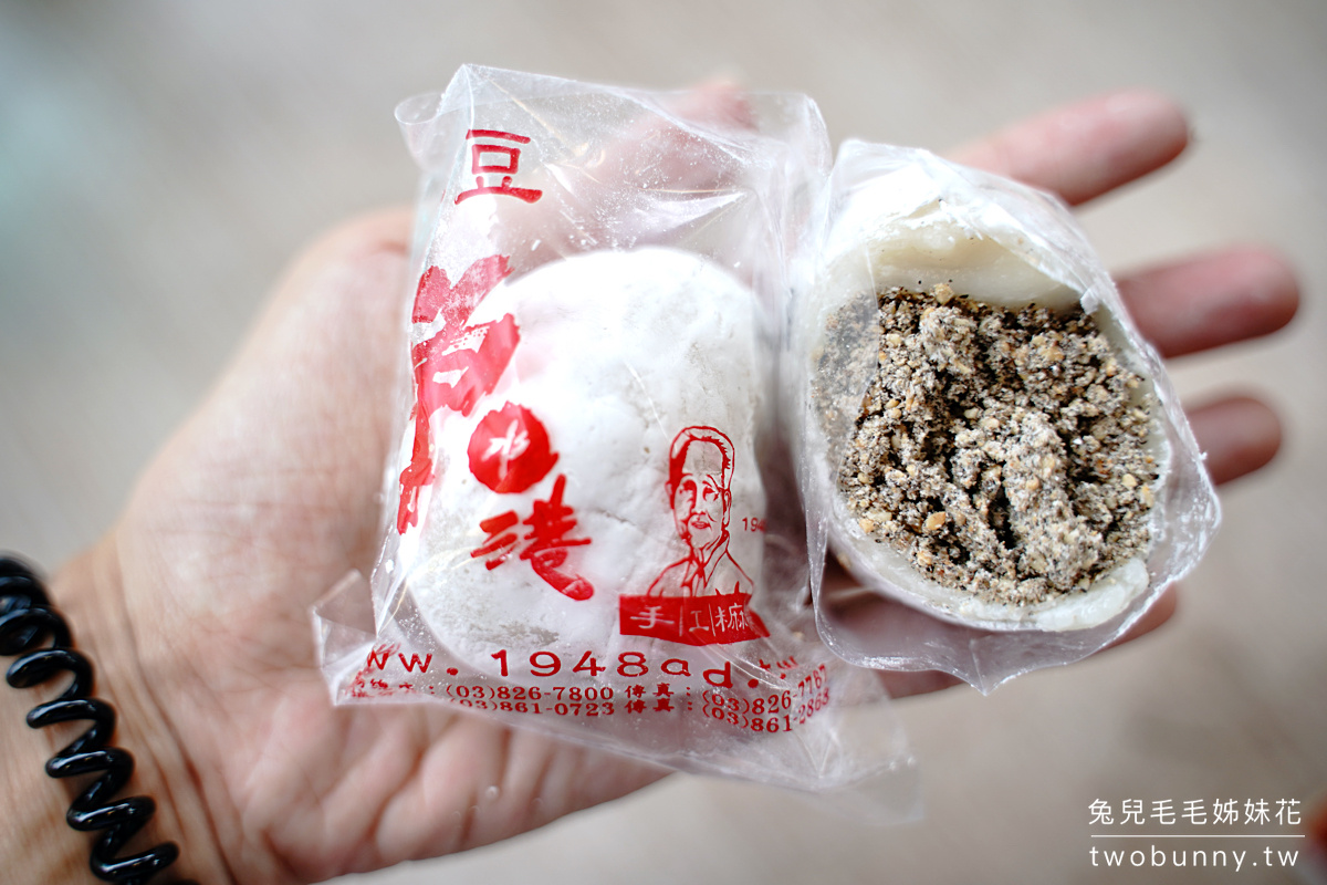 花蓮美食》曾水港手工麻糬～手工現包麻糬個頭大、外皮Q、咬下會噴粉，比曾記麻糬還好吃 @兔兒毛毛姊妹花