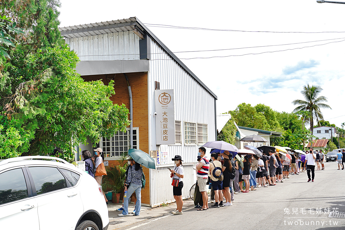 台東美食【大池豆皮店】一賣就是50年的古法手工現作豆皮，香煎豆皮搭配泡菜真的太美味 @兔兒毛毛姊妹花