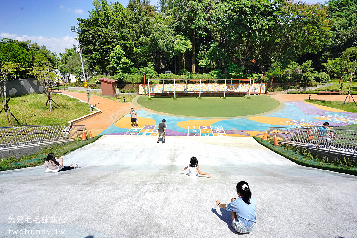 嘉義公園 KANO園區｜滑草場、星光溜滑梯、飛碟溜滑梯、樹屋尋寶～一個公園玩三個遊戲場 @兔兒毛毛姊妹花