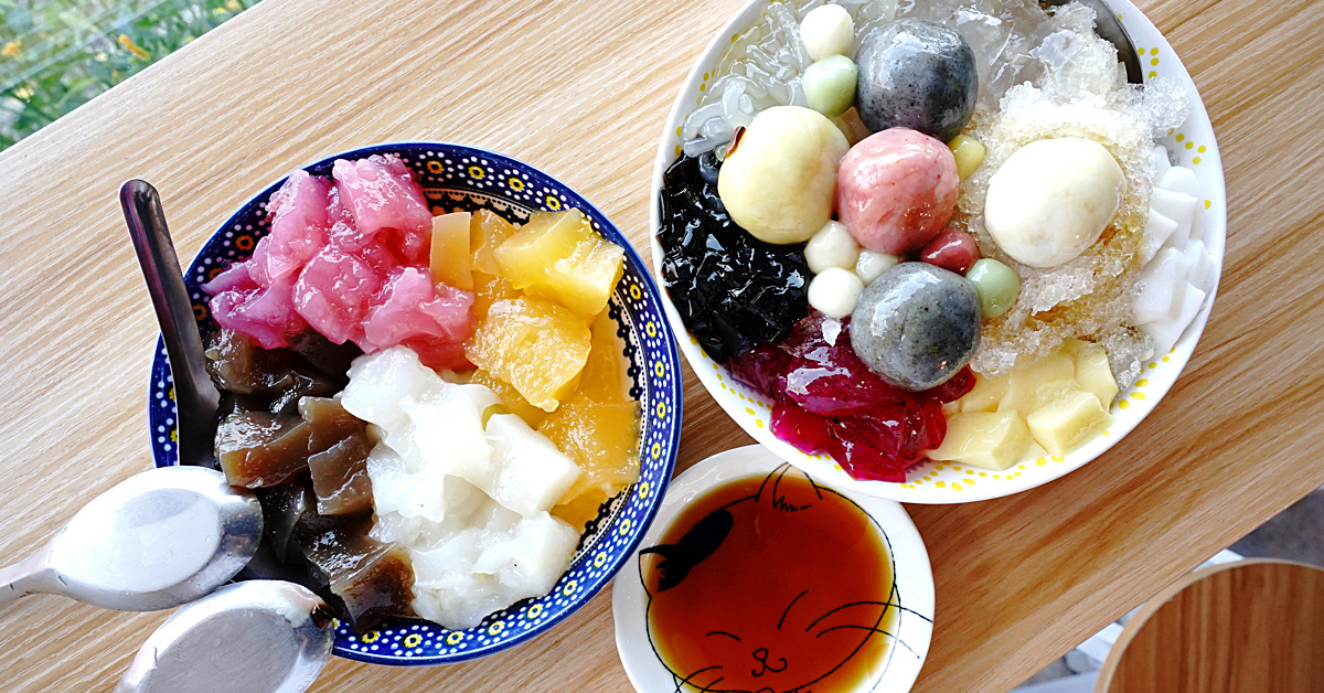 嘉義美食「老師傅古法手搗彩虹粉粿冰」IG火紅嘉義冰店，天然食材彩色粉粿、大湯圓太好吃 @兔兒毛毛姊妹花