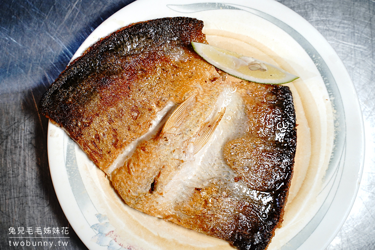 珍珍海產粥｜嘉義美食文化路夜市排隊名店，100元海產粥好鮮甜，香煎虱目魚肚更正點 @兔兒毛毛姊妹花