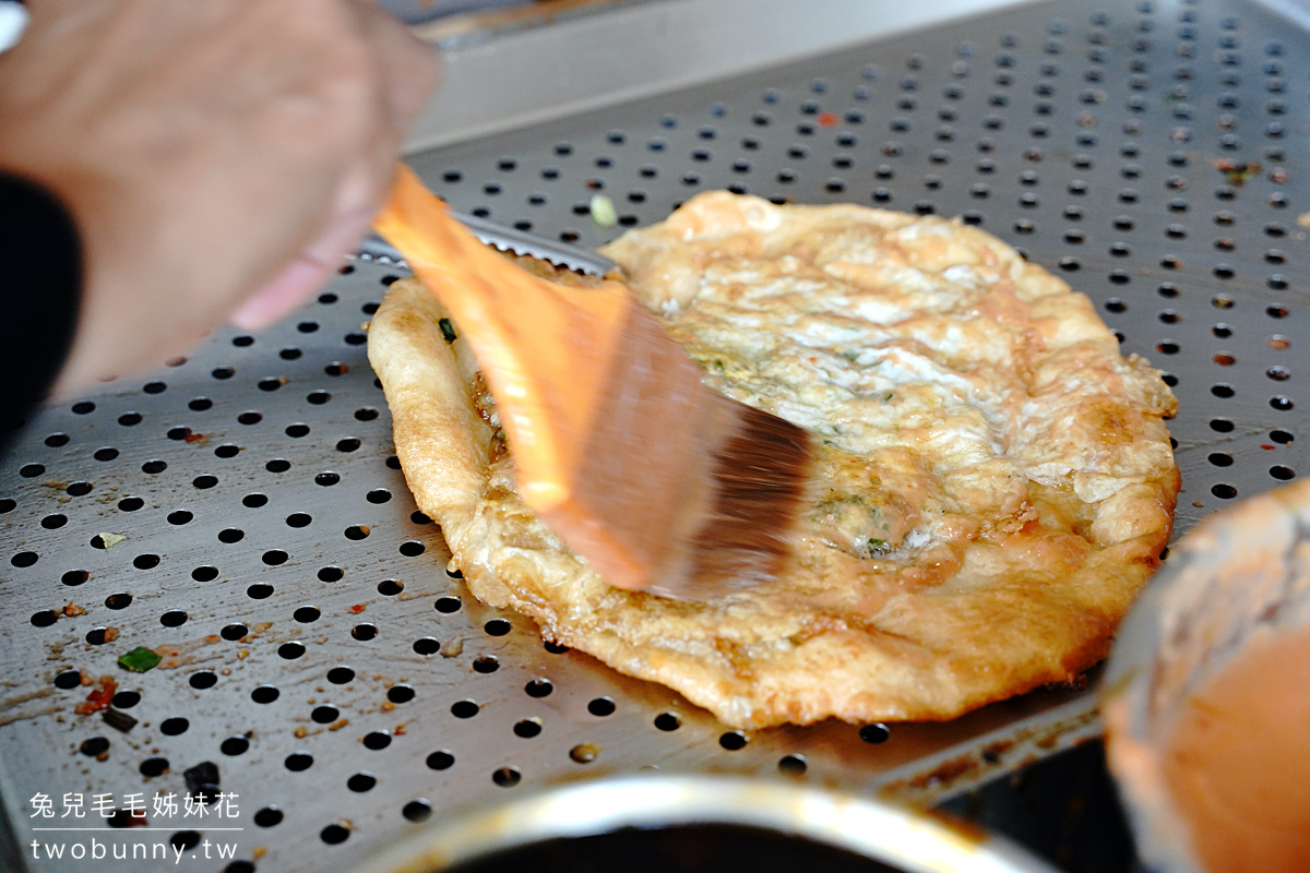 頂埔阿嬤蔥油餅｜宜蘭頭城必吃排隊美食，超酥脆炸蛋蔥油餅太好吃 @兔兒毛毛姊妹花