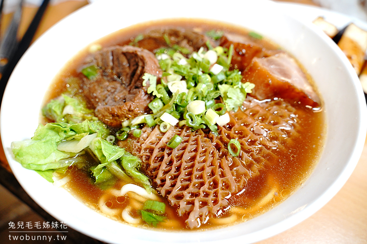 宜蘭頭城美食》龍記牛肉麵～每天只賣不到三小時的傳說名店，限量牛三寶麵總是被秒殺!! @兔兒毛毛姊妹花