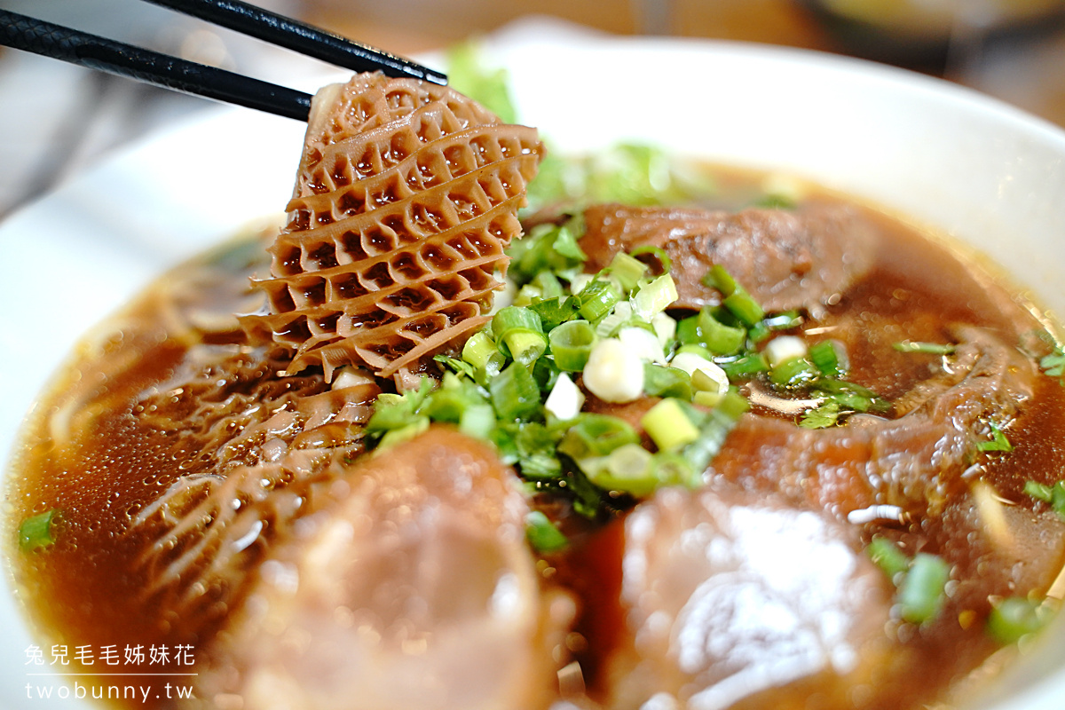 宜蘭頭城美食》龍記牛肉麵～每天只賣不到三小時的傳說名店，限量牛三寶麵總是被秒殺!! @兔兒毛毛姊妹花