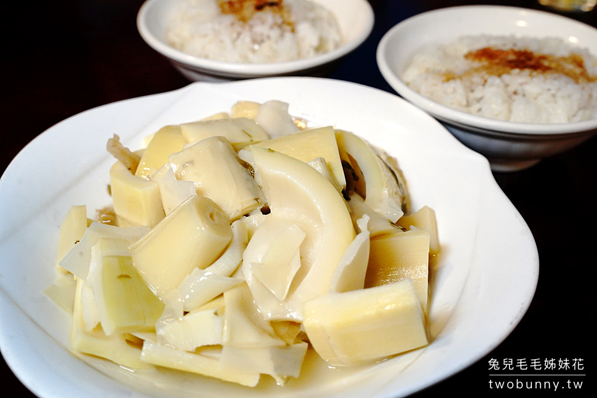 番割田甕缸雞｜蘇澳必吃皮脆肉多汁烤雞太美味，每到用餐時間就排隊!! @兔兒毛毛姊妹花