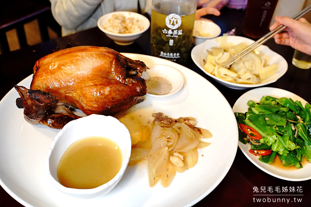 番割田甕缸雞｜蘇澳必吃皮脆肉多汁烤雞太美味，每到用餐時間就排隊!! @兔兒毛毛姊妹花