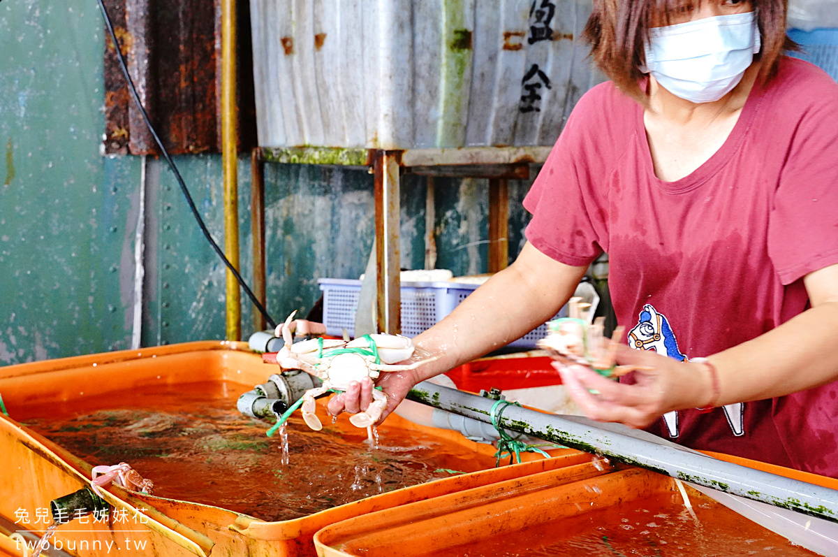 萬里海鮮餐廳「阿嬌萬里蟹」活跳跳新鮮螃蟹料理，連平日來都要排隊一小時才吃得到 @兔兒毛毛姊妹花