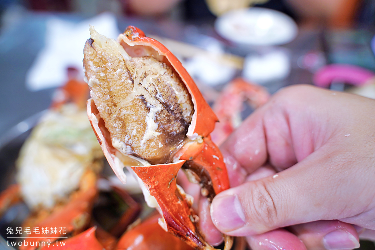 萬里海鮮餐廳》阿嬌萬里蟹～活跳跳新鮮螃蟹料理，連平日來都要排隊一小時才吃得到 @兔兒毛毛姊妹花