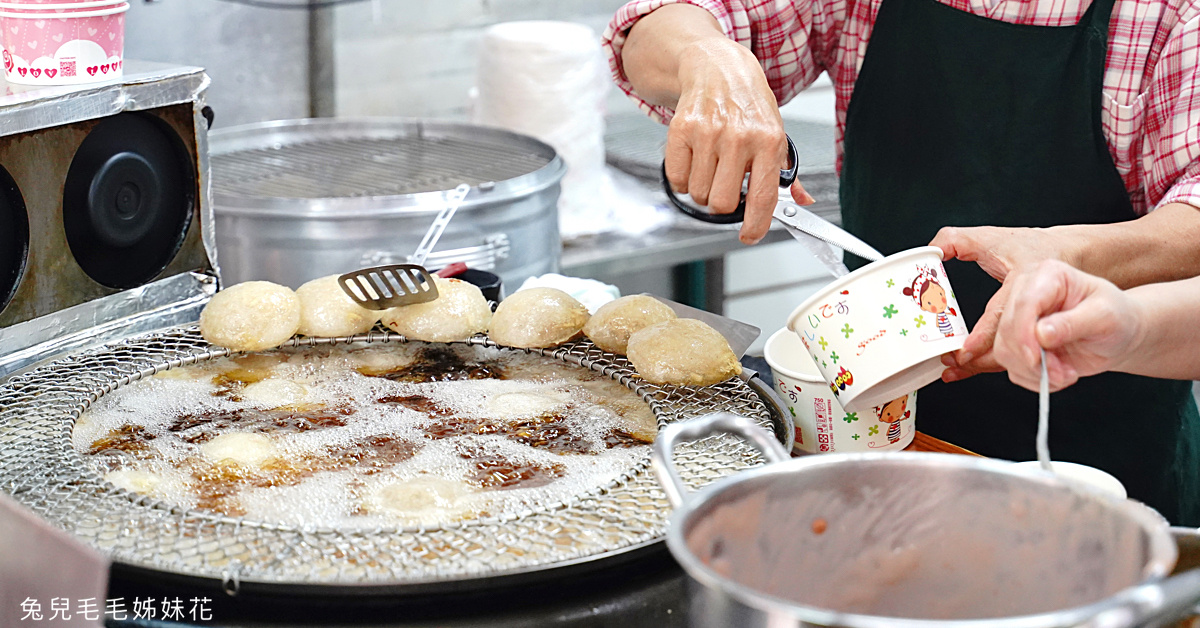 遼寧夜市美食》老牛牛肉肉燥飯～牛燥飯、蔥油雞飯都必點，一定要加爆漿荷包蛋!! @兔兒毛毛姊妹花