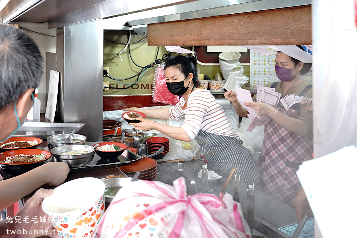 遼寧夜市美食》四鄉五島馬祖麵～超受歡迎黑嚕嚕拌麵、黑心水餃!! 芝麻香超濃郁～ @兔兒毛毛姊妹花