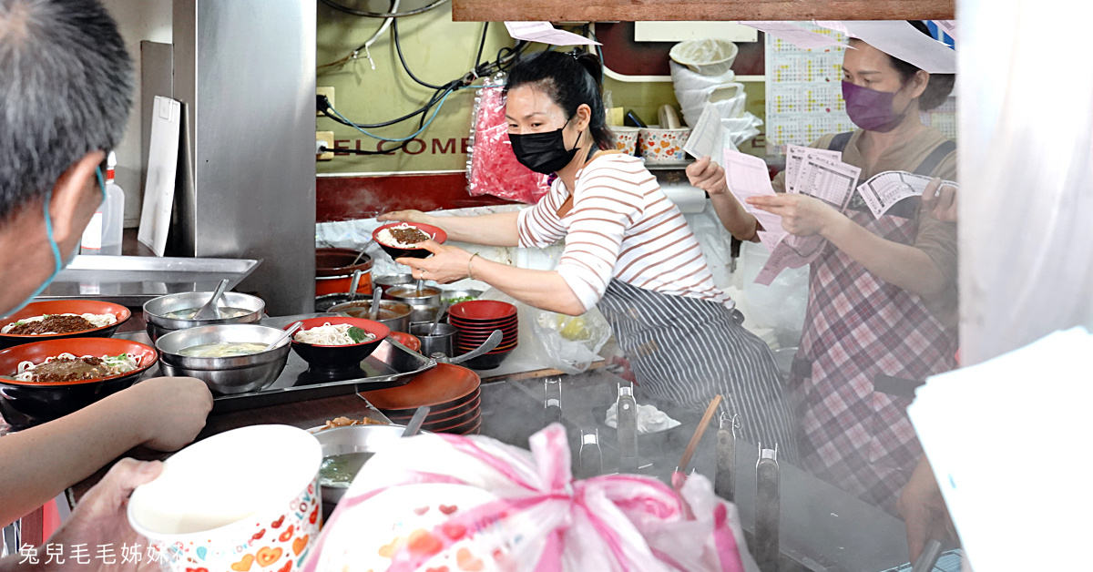 遼寧夜市美食》四鄉五島馬祖麵～超受歡迎黑嚕嚕拌麵、黑心水餃!! 芝麻香超濃郁～ @兔兒毛毛姊妹花