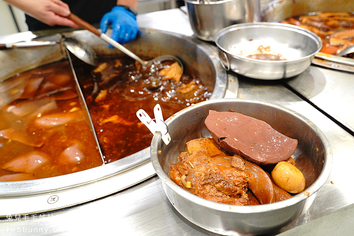 宜蘭礁溪美食【三民大飯店】連平日都要排隊的宜蘭最強古早味大鍋滷味!! 要什麼好料自己撈 @兔兒毛毛姊妹花