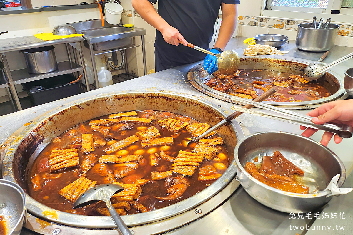 三民大飯店｜礁溪美食～連平日都要排隊的宜蘭最強古早味大鍋滷味!! 要什麼好料自己撈 @兔兒毛毛姊妹花