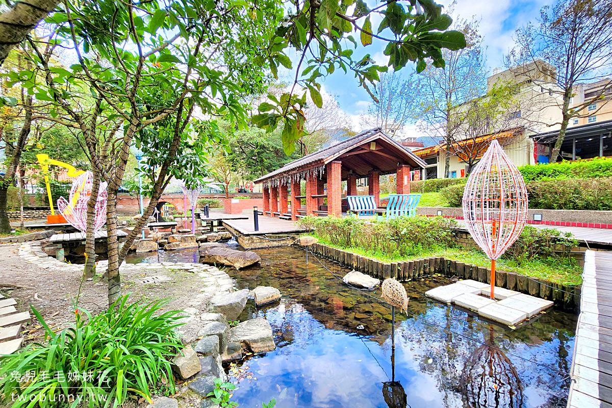 宜蘭免費景點【湯圍溝溫泉公園】暖呼呼免費足湯，水岸燈海超漂亮!! @兔兒毛毛姊妹花