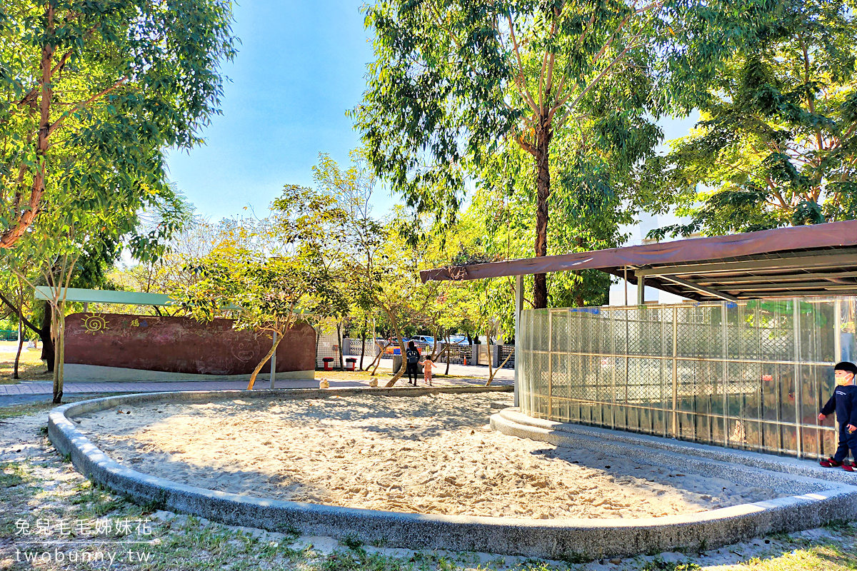 南投特色公園》草屯兒童樂園~有遮陽、好停車的免費兒童遊戲場 @兔兒毛毛姊妹花