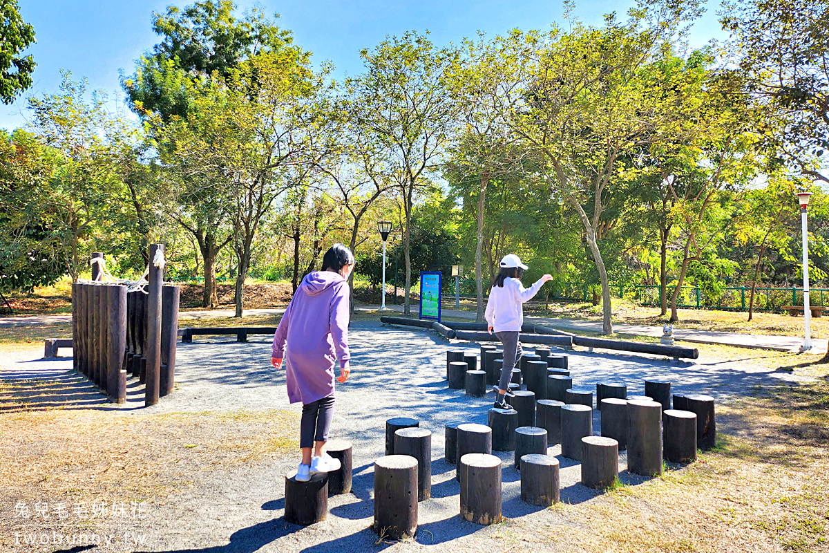 南投特色公園》草屯兒童樂園~有遮陽、好停車的免費兒童遊戲場 @兔兒毛毛姊妹花