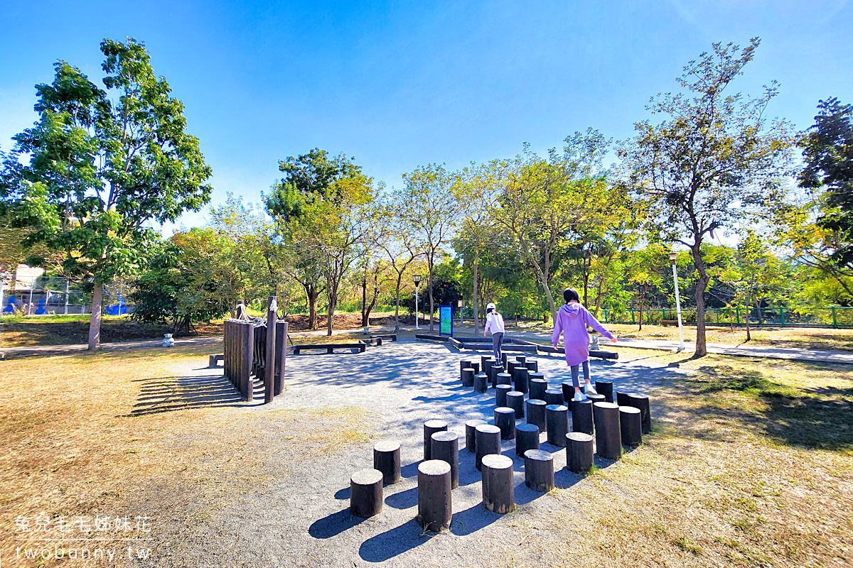 南投特色公園》草屯兒童樂園~有遮陽、好停車的免費兒童遊戲場 @兔兒毛毛姊妹花