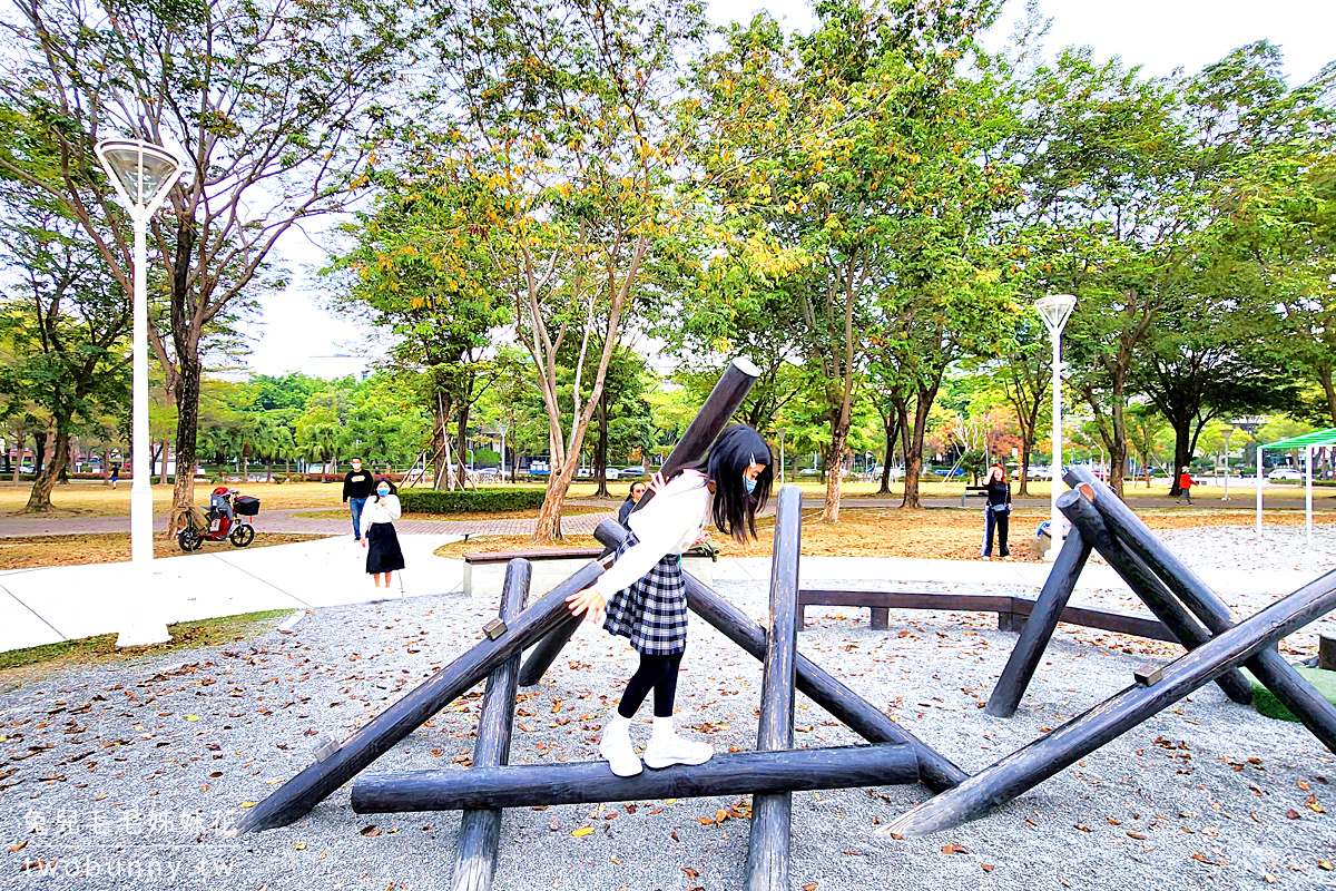 凹子底森林公園｜大鳥蛋溜滑梯探險去!! 好停車、腹地大又好玩的高雄免費公園 @兔兒毛毛姊妹花