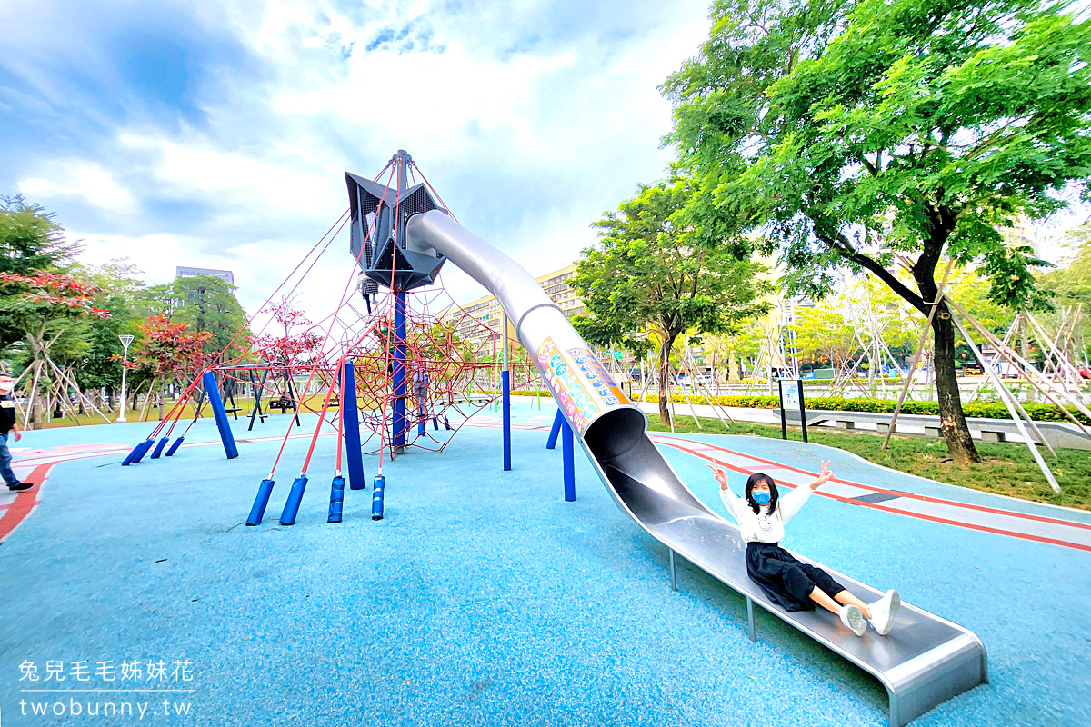 高雄特色公園》左營綠園道大地遊戲場~果貿社區兒童公園，4米攀爬架尬金屬滑梯超嗨 @兔兒毛毛姊妹花