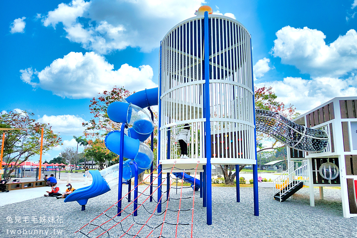 屏東特色公園》萬丹公園兒童遊戲場~牛牛雙塔滑梯、遮陽沙坑、戲水區很有得玩 @兔兒毛毛姊妹花