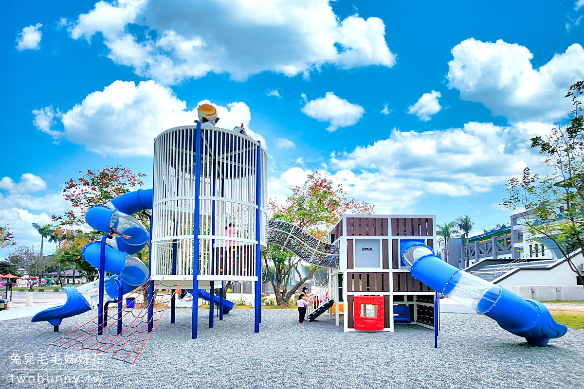 屏東特色公園》萬丹公園兒童遊戲場~牛牛雙塔滑梯、遮陽沙坑、戲水區很有得玩 @兔兒毛毛姊妹花