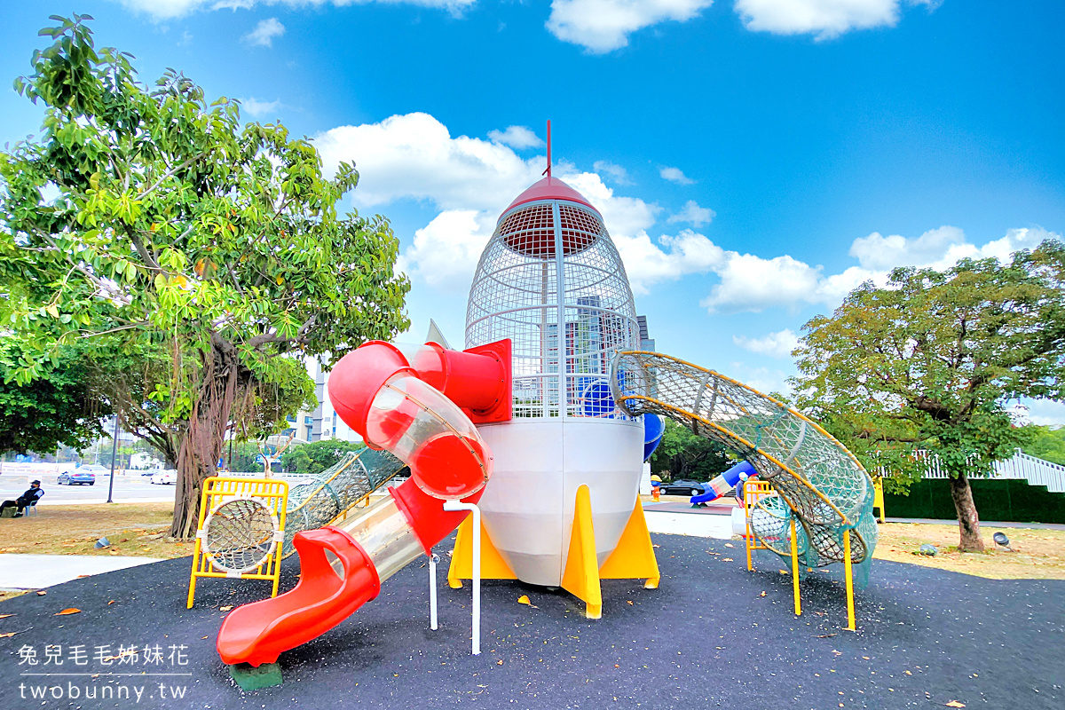 高雄特色公園》中油海洋天堂遊戲場～高雄港旁可以看大船入港的超威兒童遊戲場 @兔兒毛毛姊妹花