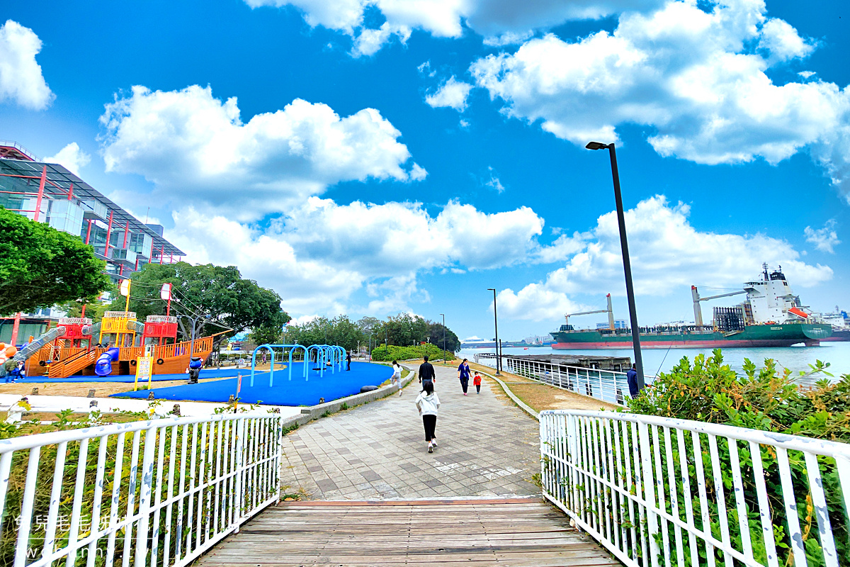 高雄特色公園》中油海洋天堂遊戲場～高雄港旁可以看大船入港的超威兒童遊戲場 @兔兒毛毛姊妹花