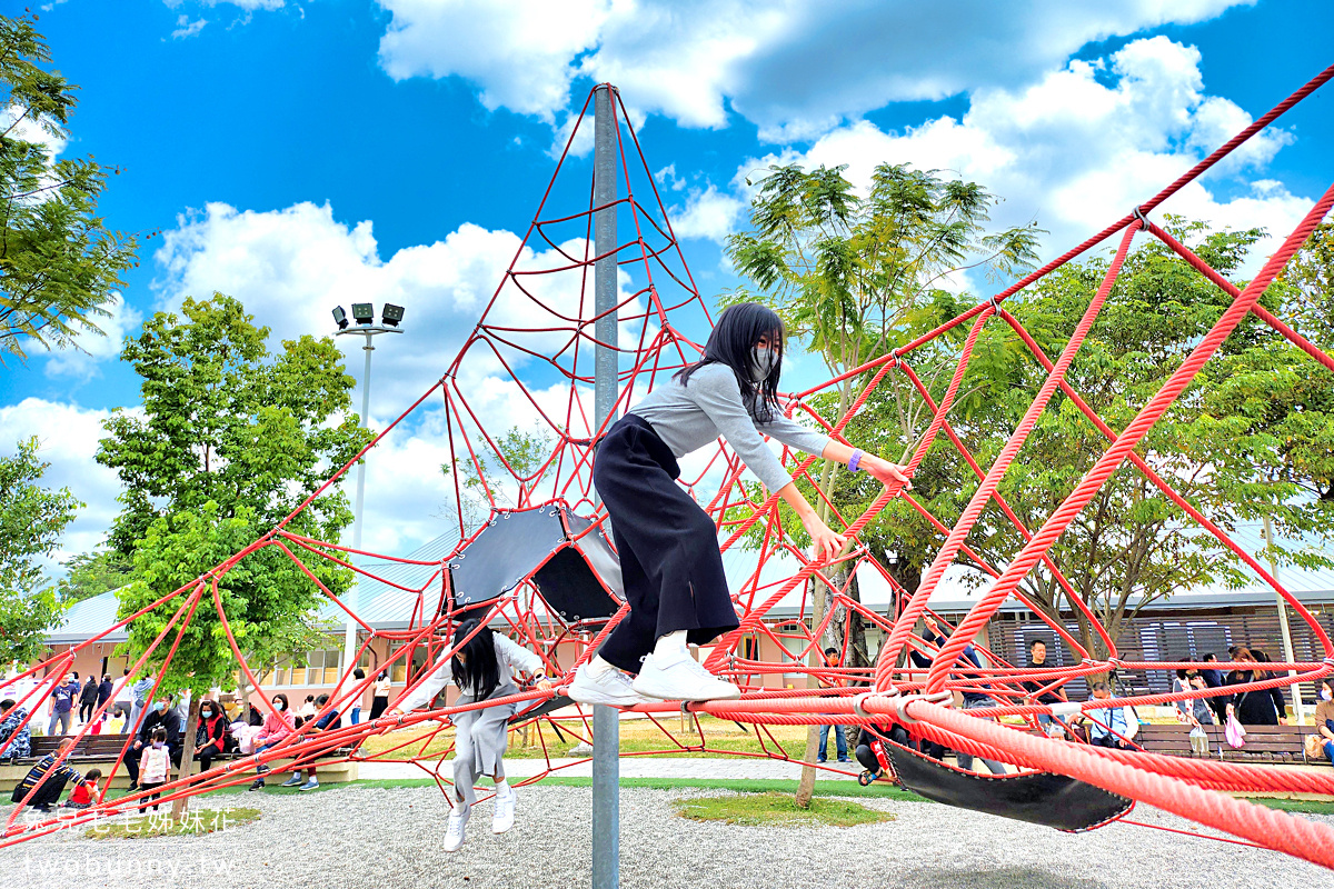 屏東特色公園》潮好玩幸福村～大沙坑、溜滑梯、攀爬塔、兒童版極限體能王，還有文創市集好好逛 @兔兒毛毛姊妹花