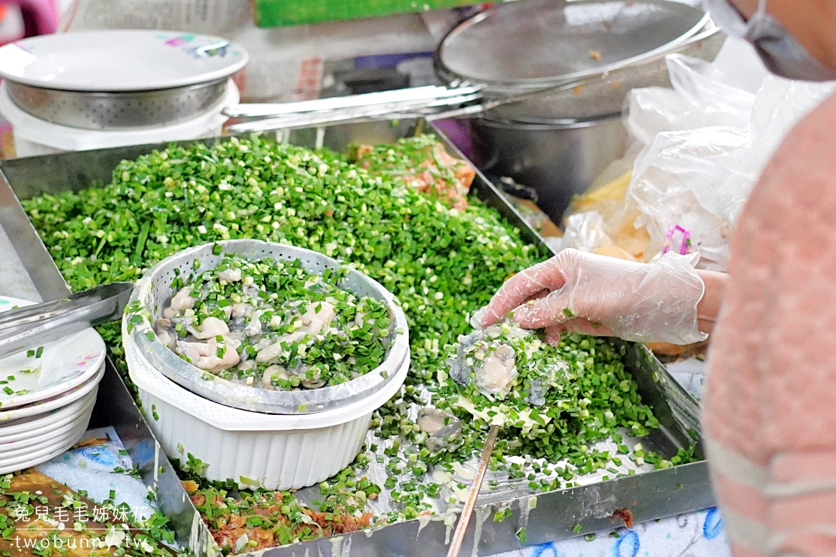 南投草屯美食【榕樹下扣仔嗲】沒有招牌就能飄香一甲子的古早味炸物小吃攤，在地人也超愛 @兔兒毛毛姊妹花