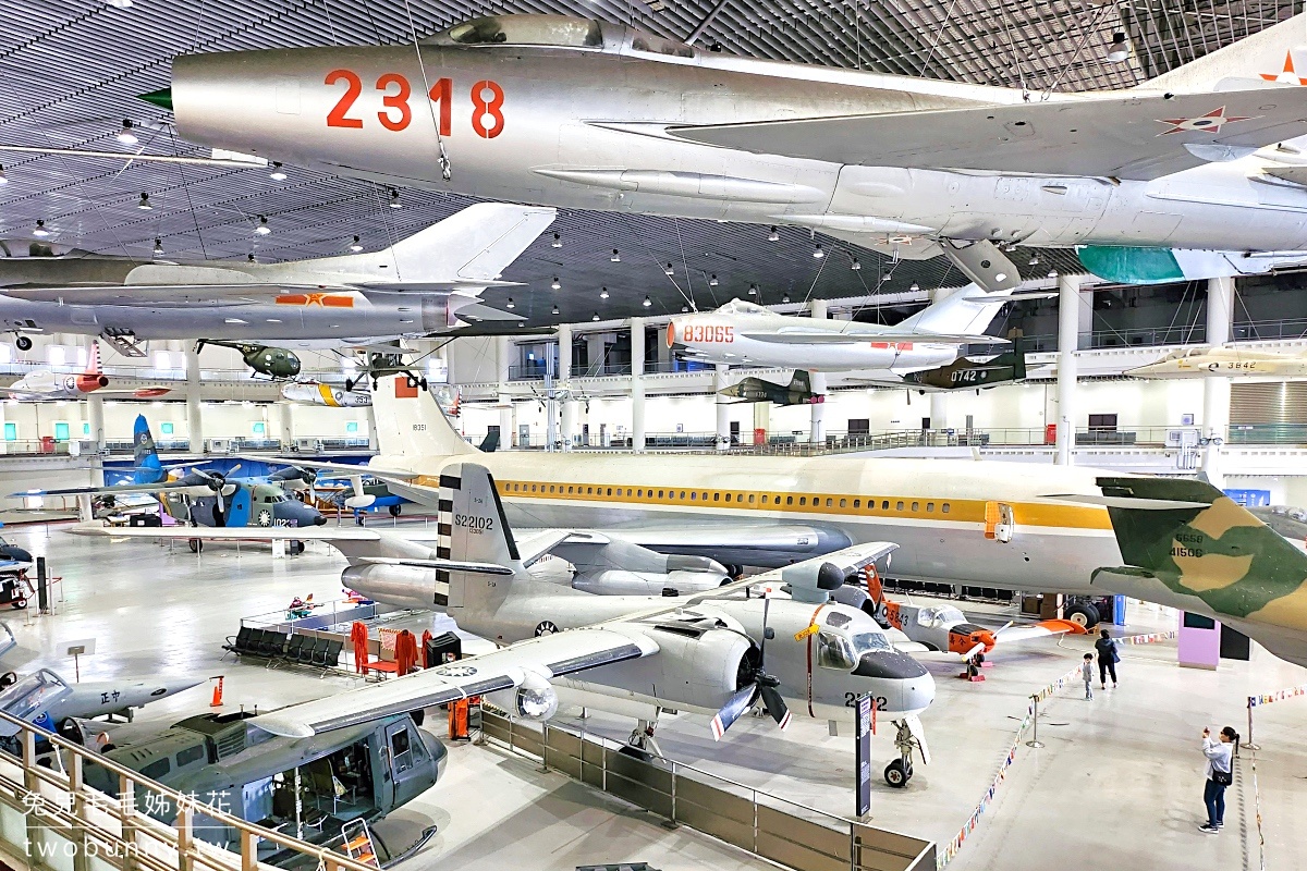 高雄岡山航空教育展示館｜亞洲第一懸吊飛機博物館，不只能看飛機還能開戰鬥機 @兔兒毛毛姊妹花