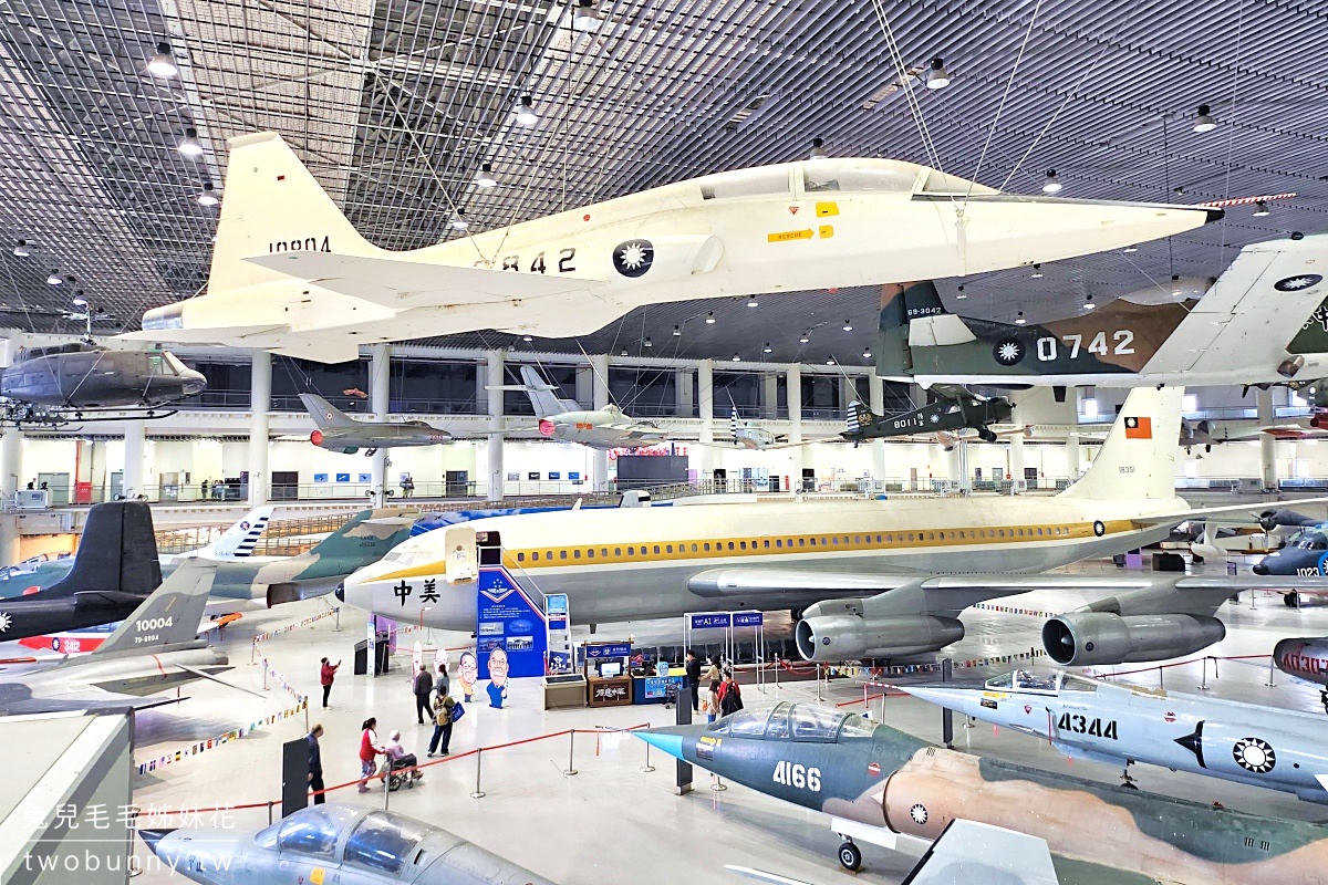 高雄岡山航空教育展示館｜亞洲第一懸吊飛機博物館，不只能看飛機還能開戰鬥機 @兔兒毛毛姊妹花