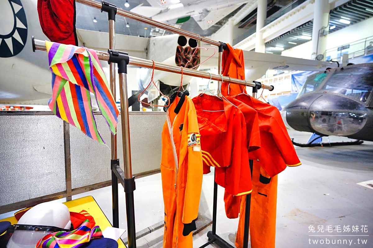 高雄岡山航空教育展示館｜亞洲第一懸吊飛機博物館，不只能看飛機還能開戰鬥機 @兔兒毛毛姊妹花
