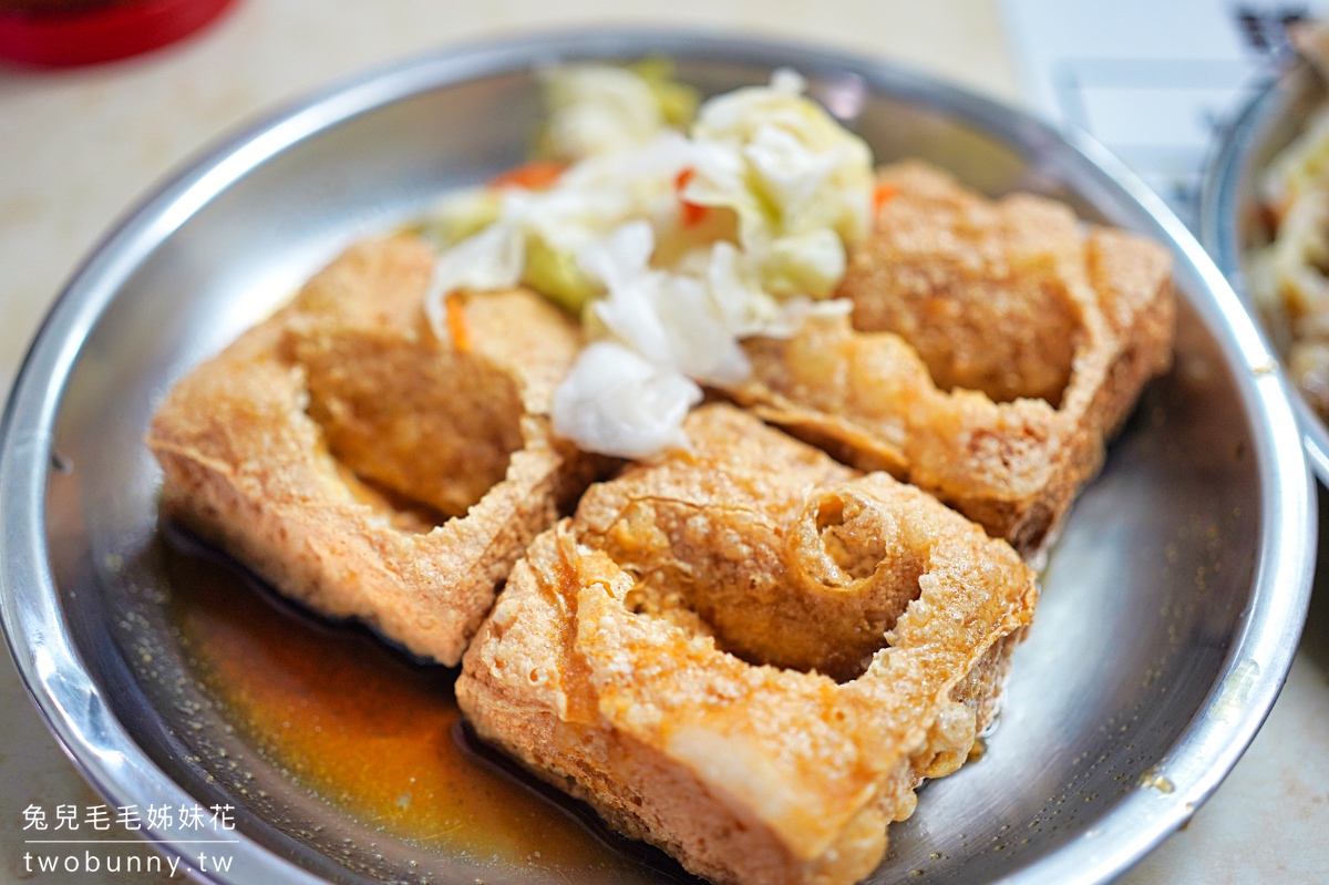 饒河街美食》下港名彭臭豆腐～饒河街超強排隊名店，必吃脆皮臭豆腐，蚵仔煎也好吃 @兔兒毛毛姊妹花