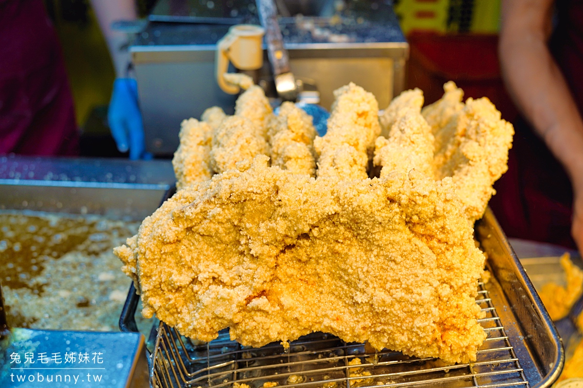 饒河街美食》小師傅大雞排～外皮酥脆、口味超多，比臉還大的超好吃雞排!! @兔兒毛毛姊妹花